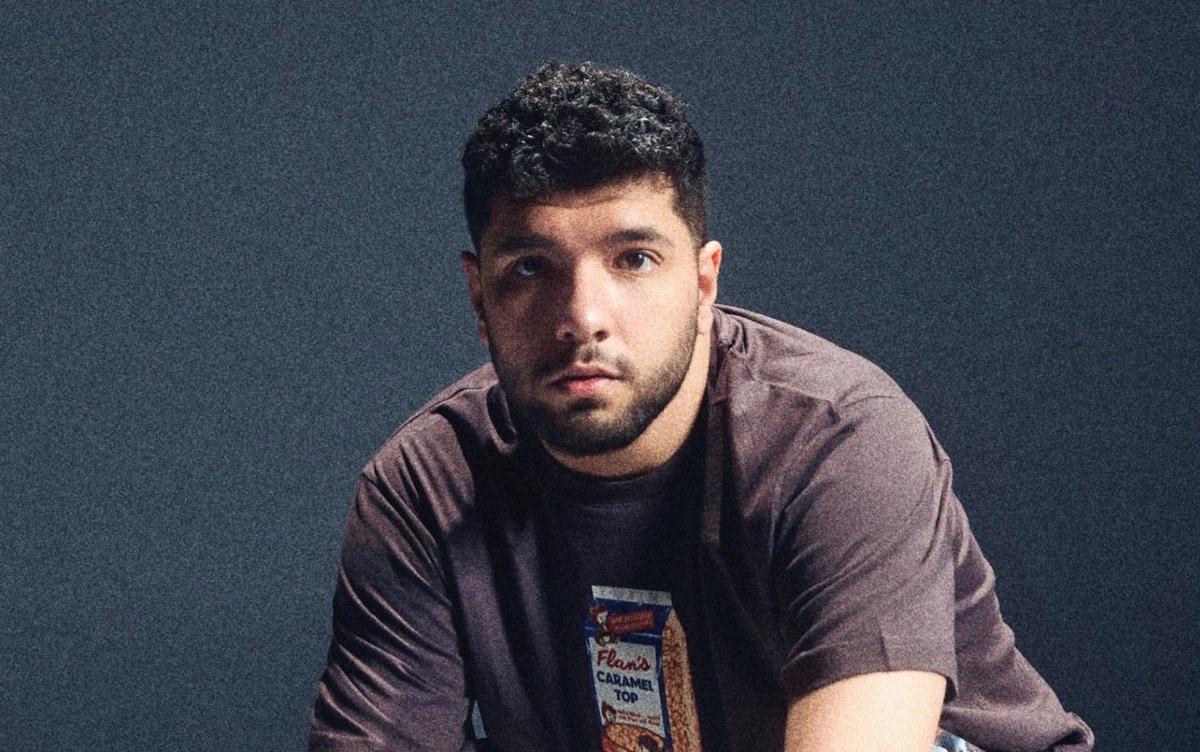 هل كان تتر "عين سحرية" لـ ليجي سي قبل ويجز؟ عزيز الشافعي يجيب