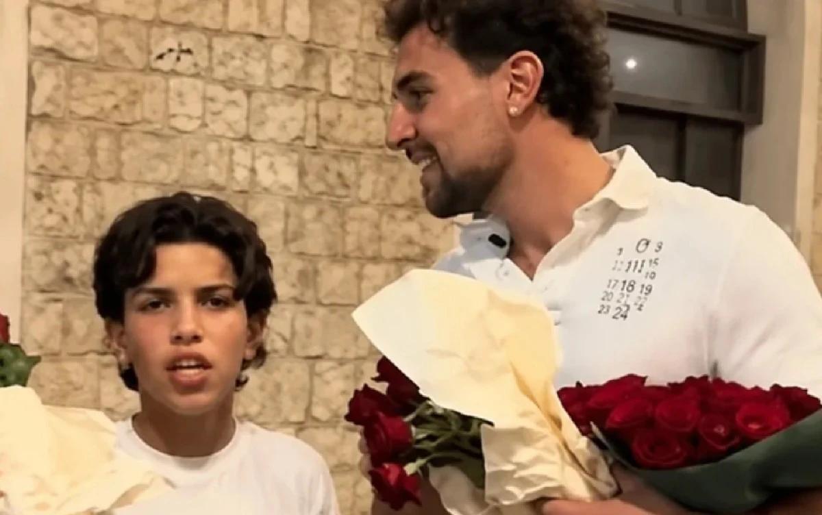 لقاء عفوي.. سانت ليفانت يحقق أمنية بائع ورد