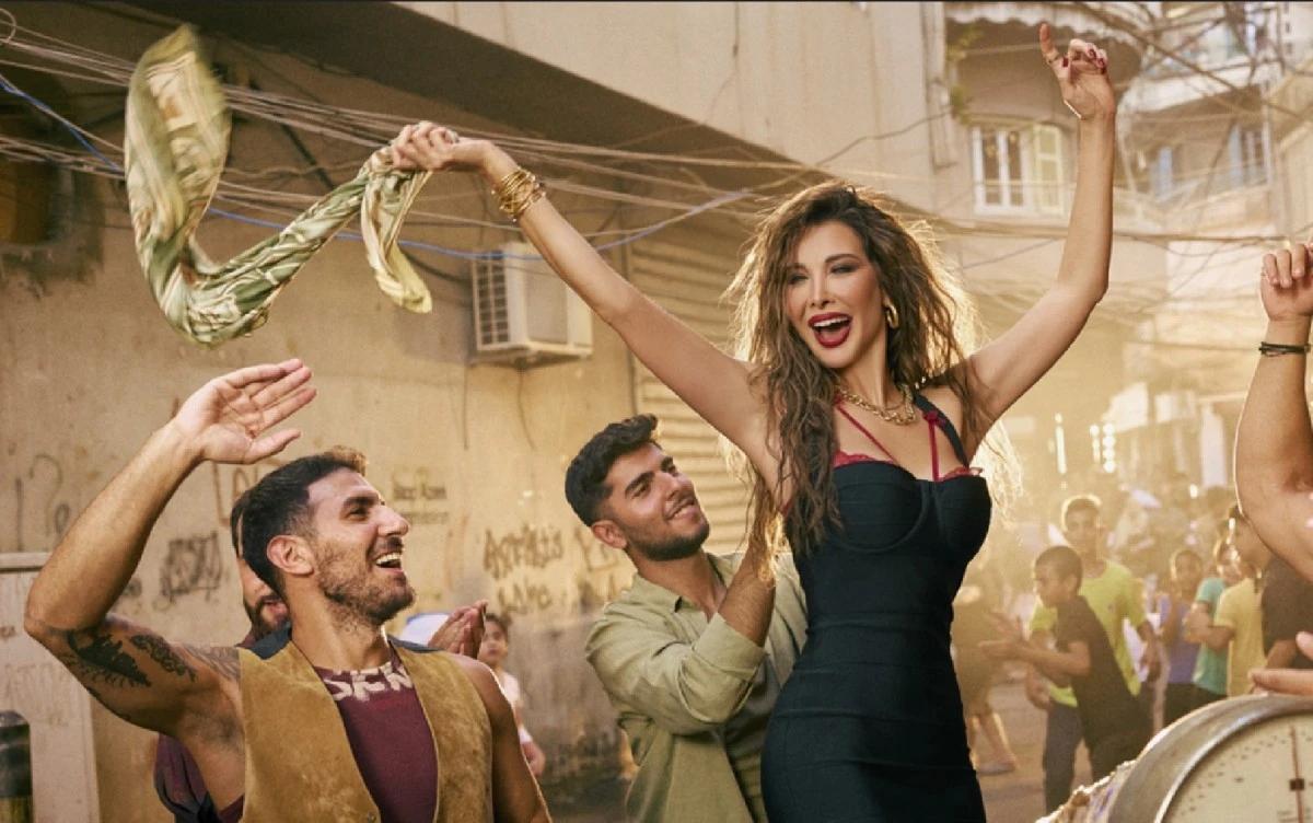 بعد 12 عامًا.. "بستفزك" تجمع نانسي عجرم بالمخرج جو بوعيد